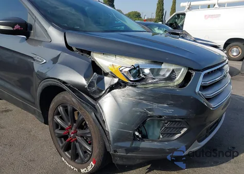 2017 Ford Escape Titanium z USA, uszkodzony, nr VIN 1FMCU0J90HUA04306